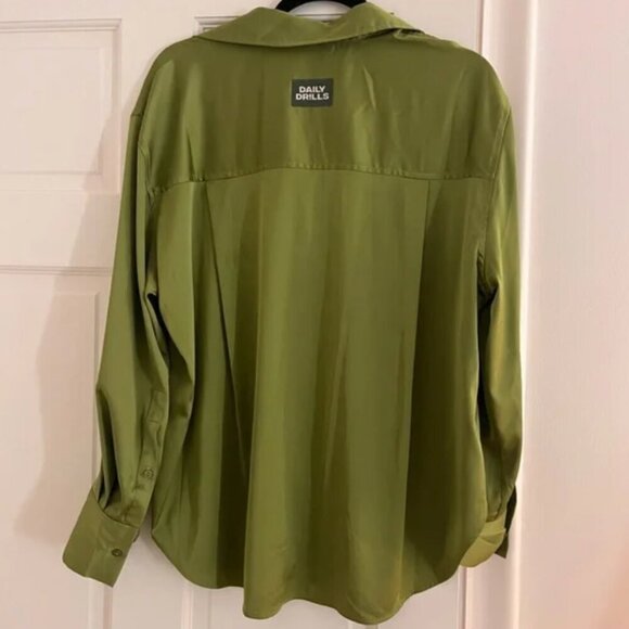 Dailly Drills Womens Silky Satin Button Down Sz XS/S Relaxed Fit Resortwear NWOT - Picture 2 of 13